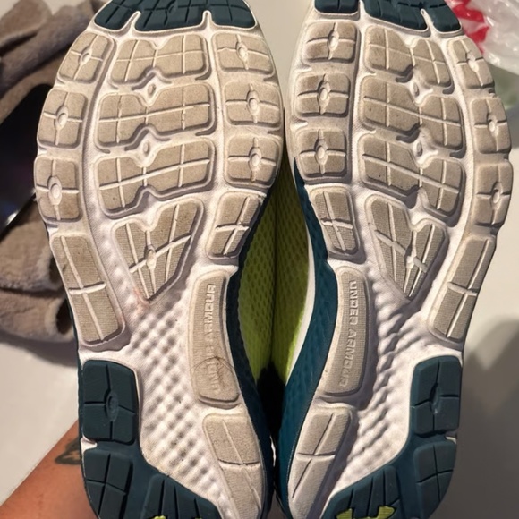 Under Armour Boys Charged Rogue 3 running shoe - Picture 4 of 4